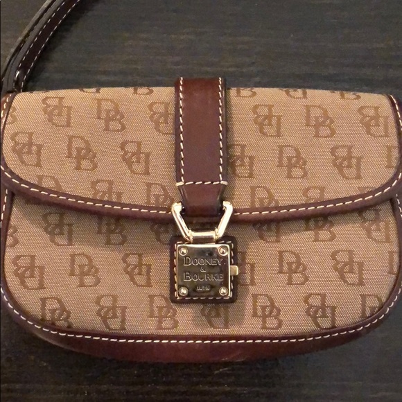 Dooney & Bourke Handbags - Dooney & Bourke Clutch